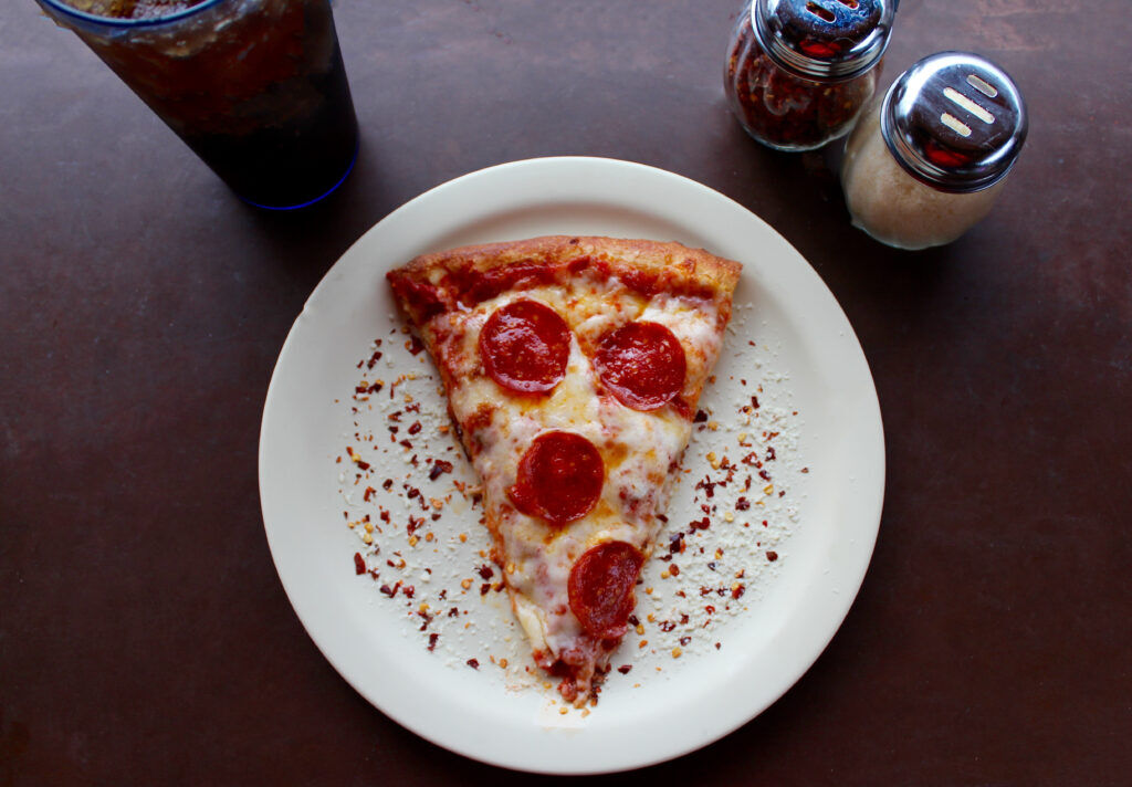 Tajemnice idealnej pizzy - jak osiągnąć perfekcję w domowym wykonaniu?