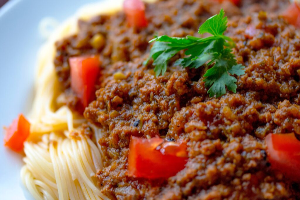Niezwykłe smaki kuchni włoskiej - poznaj sekrety przepisu na spaghetti carbonara